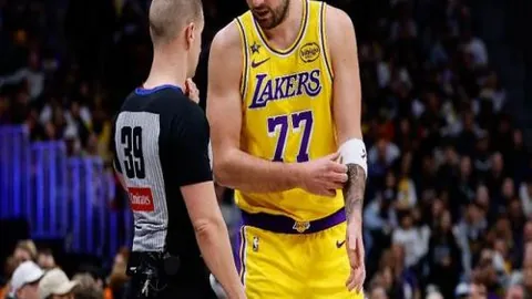 英超战况：利物浦领先13分独占鳌头，曼城争前四曼联势头强劲，八队激战争夺四强席位